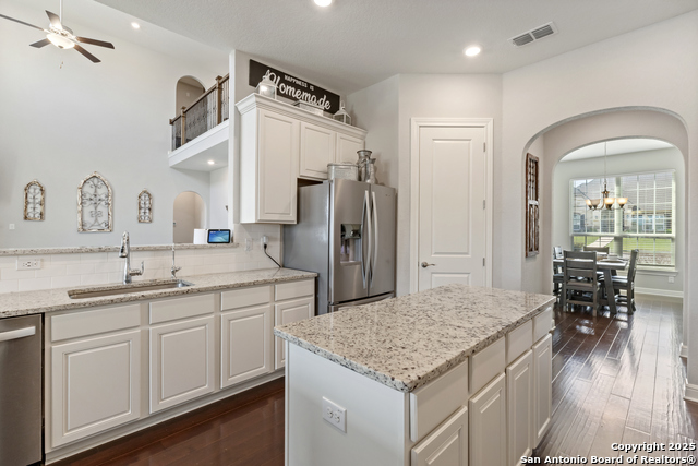 Listing photo id 19 for 115 Wagon Lane Trail