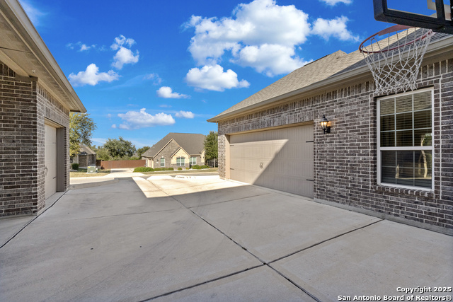 Listing photo id 3 for 115 Wagon Lane Trail