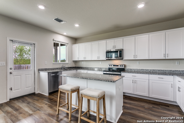 Listing photo id 8 for 6727 Ashcat  