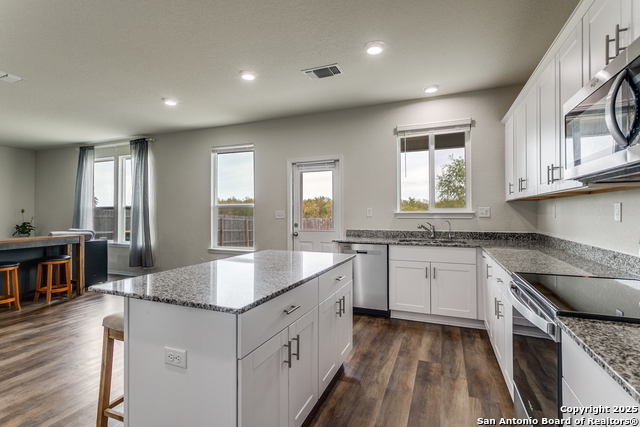 Listing photo id 9 for 6727 Ashcat  