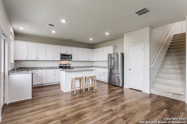 Listing photo id 10 for 6727 Ashcat  