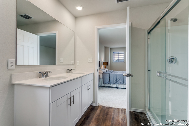 Listing photo id 16 for 6727 Ashcat  