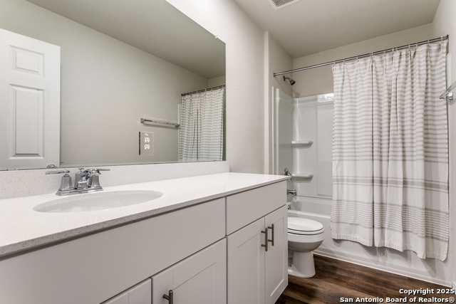 Listing photo id 17 for 6727 Ashcat  