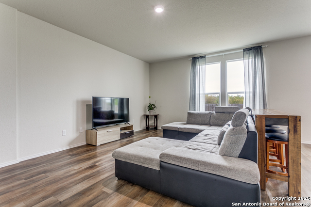 Listing photo id 4 for 6727 Ashcat  