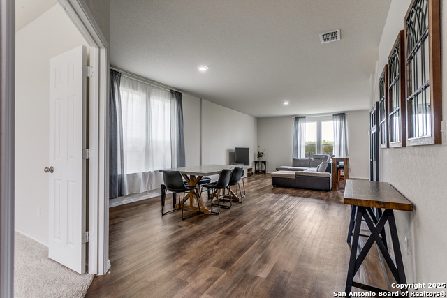 Listing photo id 5 for 6727 Ashcat  