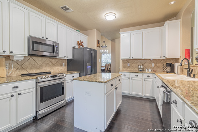 Image 15 of 50 For 929 San Fernando
