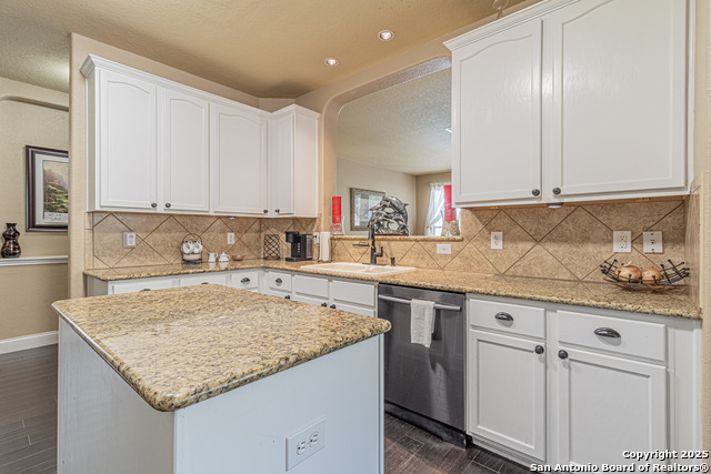 Image 16 of 50 For 929 San Fernando