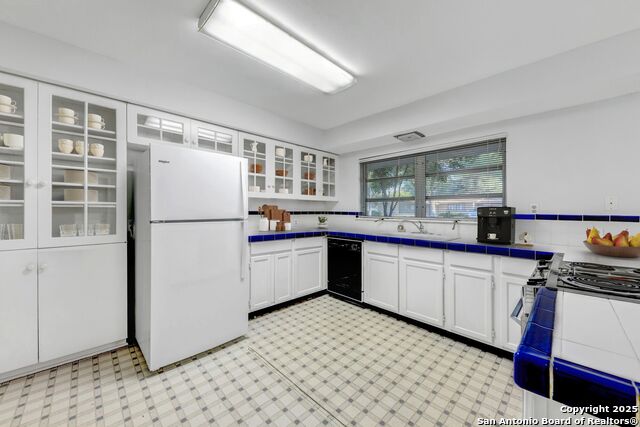 Image 11 of 26 For 127 Meadowood Lane