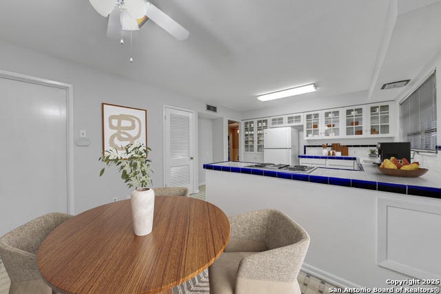 Image 14 of 26 For 127 Meadowood Lane