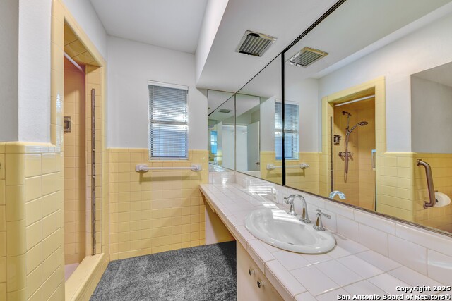 Image 17 of 26 For 127 Meadowood Lane