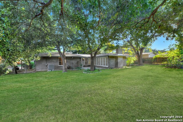 Image 23 of 26 For 127 Meadowood Lane