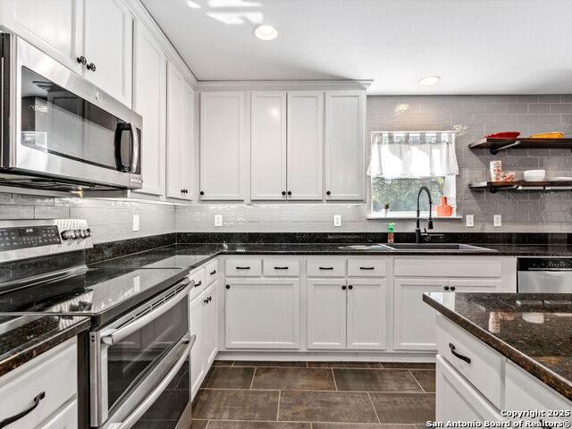 Image 11 of 30 For 26817 Hogan Dr