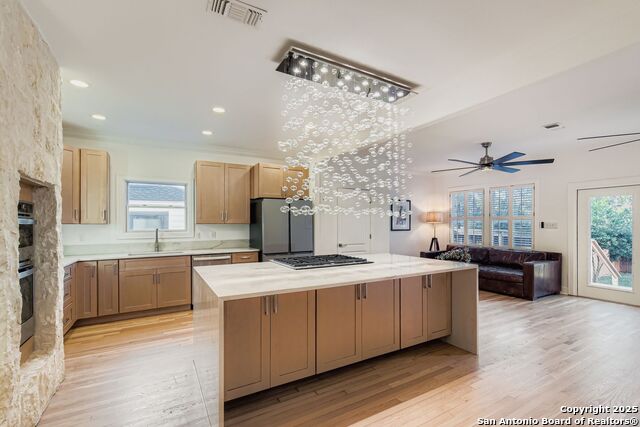 Listing photo id 2 for 211 Elizabeth