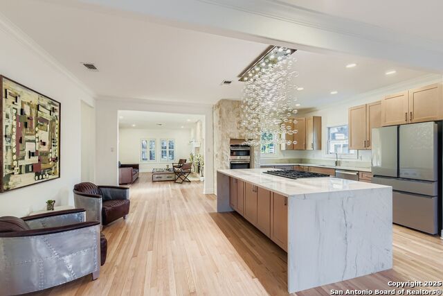 Listing photo id 4 for 211 Elizabeth