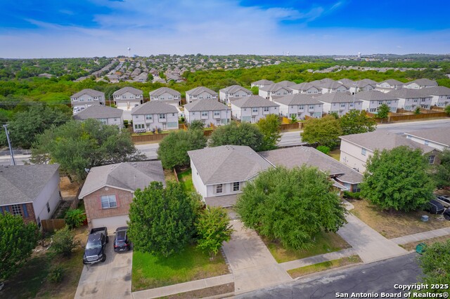 Listing photo id 0 for 10407 Crystal View