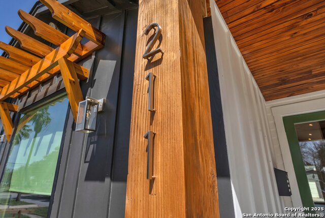 Image 11 of 85 For 211 Bailey Ave