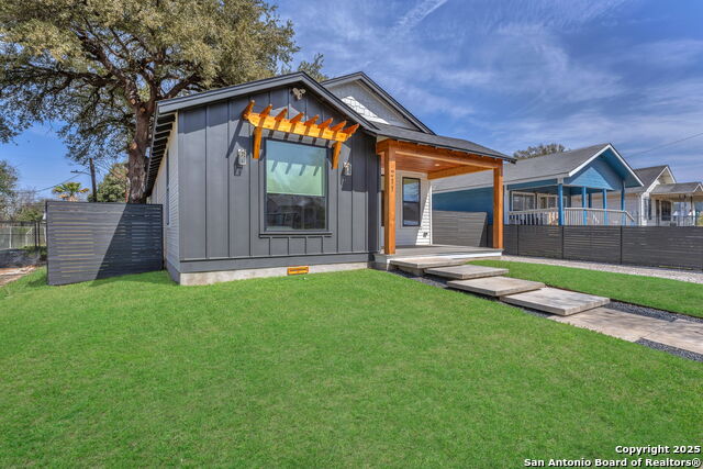 Image 3 of 85 For 211 Bailey Ave