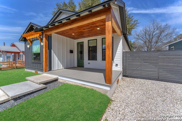 Image 6 of 85 For 211 Bailey Ave