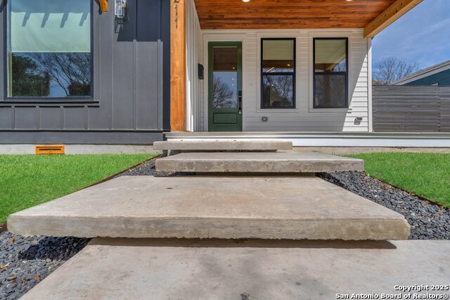 Image 9 of 85 For 211 Bailey Ave