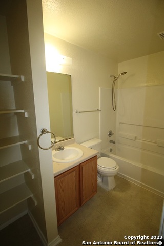 Image 16 of 17 For 9822 Barhill Bay