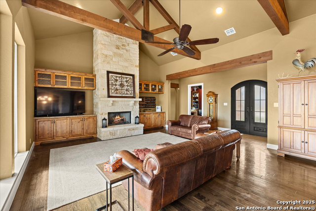 Listing photo id 10 for 116 Marquise