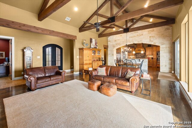 Listing photo id 11 for 116 Marquise