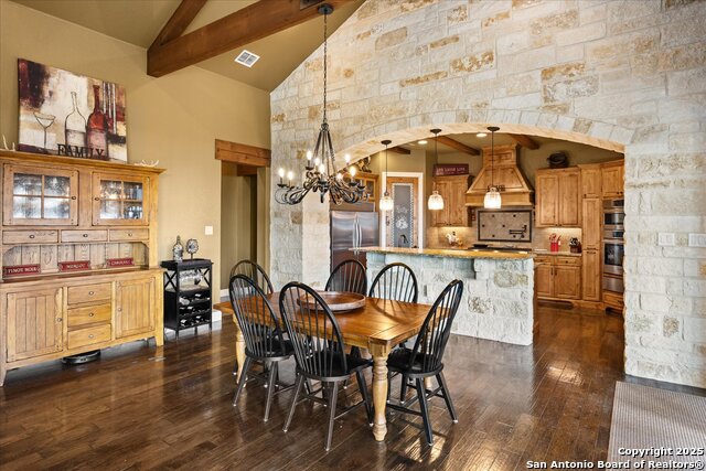 Listing photo id 12 for 116 Marquise