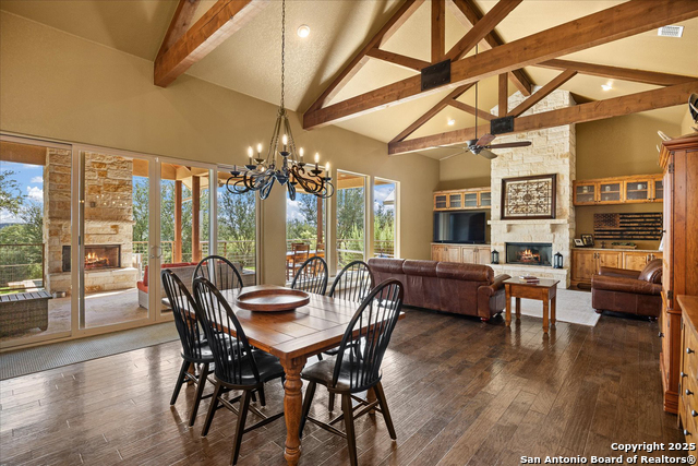 Listing photo id 13 for 116 Marquise