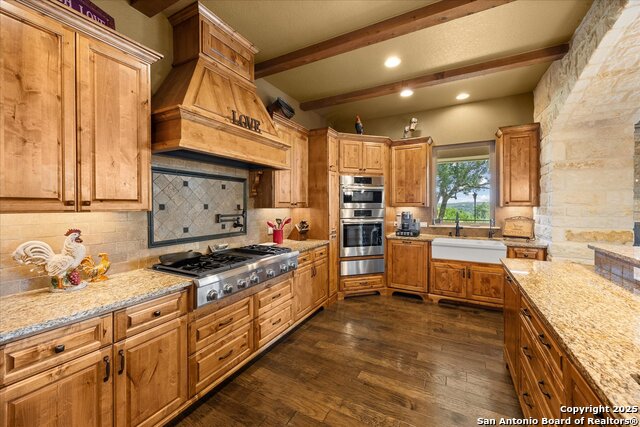 Listing photo id 16 for 116 Marquise