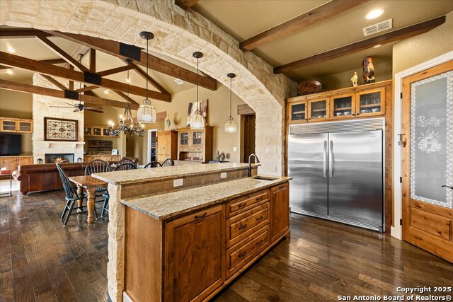 Listing photo id 18 for 116 Marquise