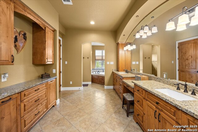 Listing photo id 20 for 116 Marquise