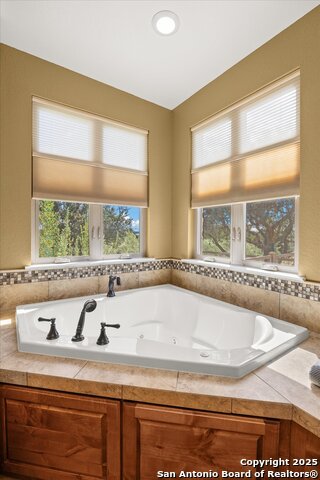 Listing photo id 23 for 116 Marquise