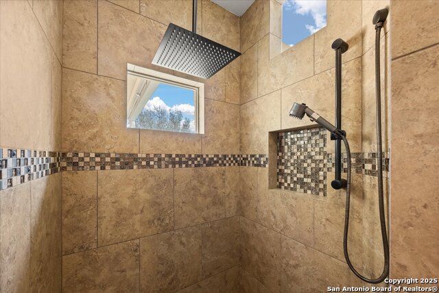 Listing photo id 24 for 116 Marquise