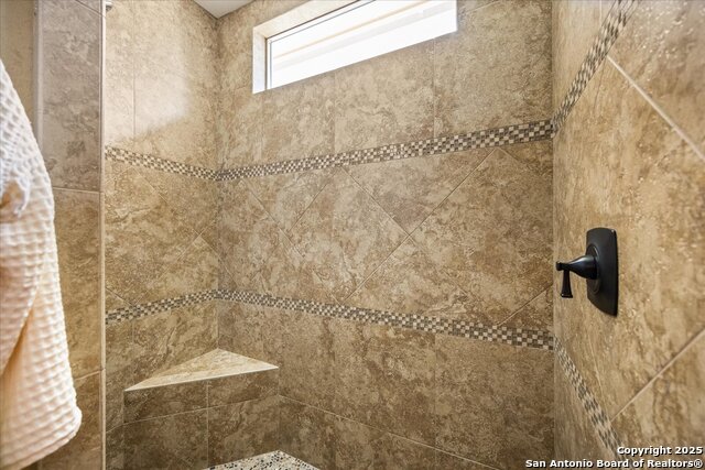 Listing photo id 33 for 116 Marquise