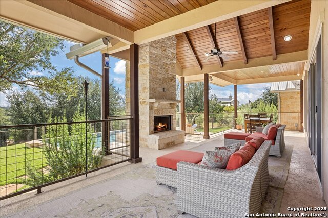 Listing photo id 41 for 116 Marquise