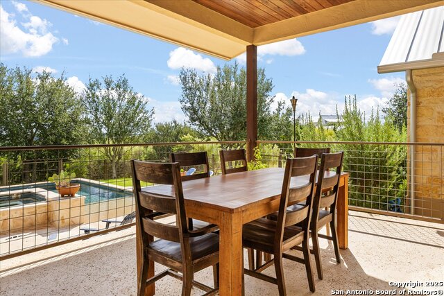 Listing photo id 43 for 116 Marquise