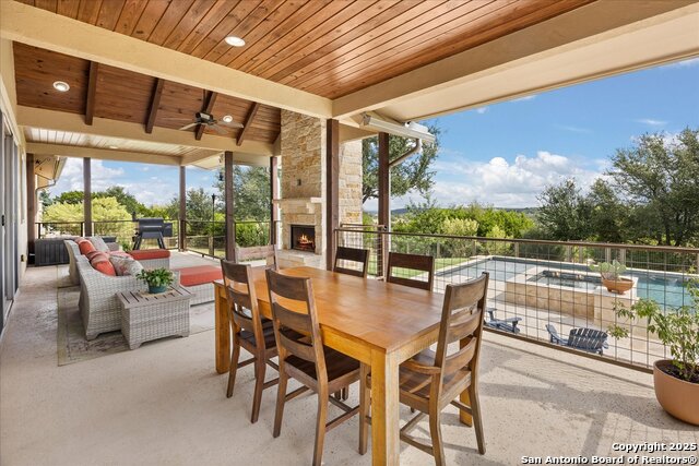 Listing photo id 44 for 116 Marquise