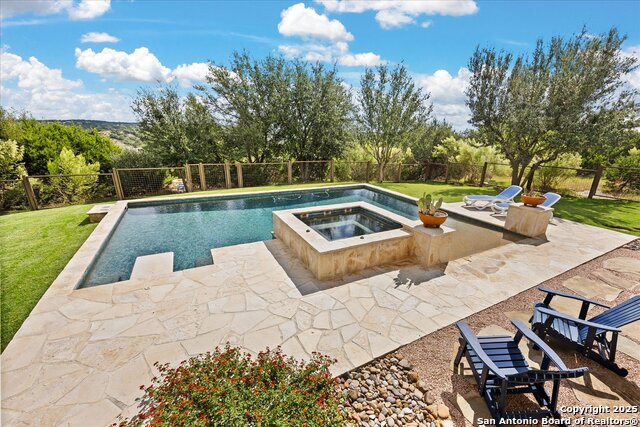 Listing photo id 45 for 116 Marquise