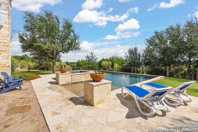 Listing photo id 46 for 116 Marquise