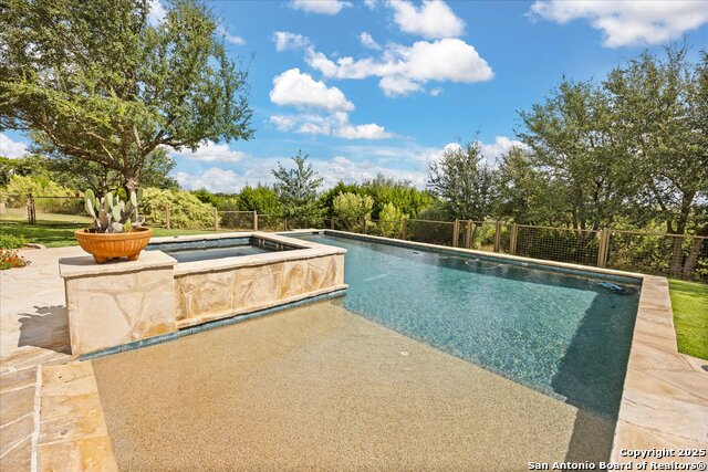 Listing photo id 47 for 116 Marquise