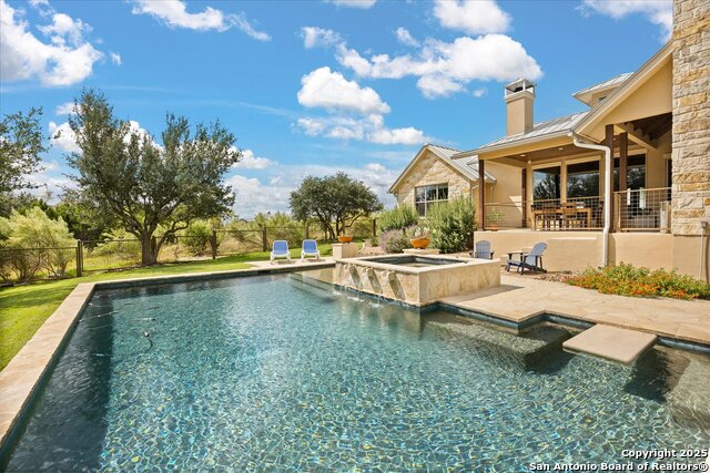 Listing photo id 49 for 116 Marquise