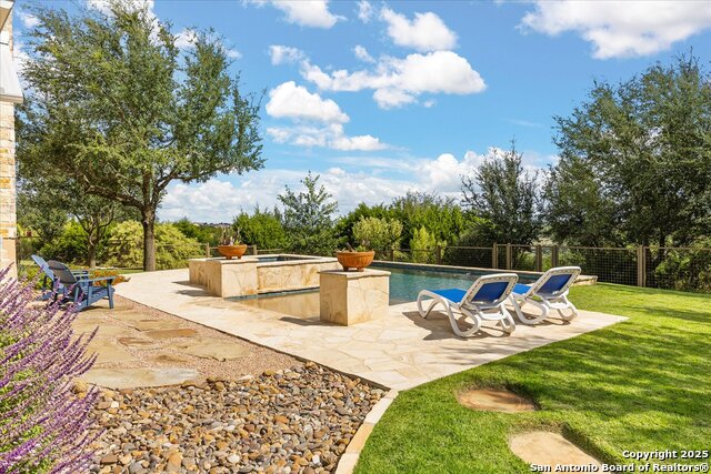 Listing photo id 52 for 116 Marquise