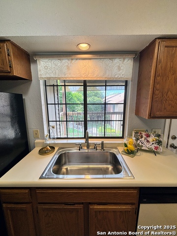 Image 10 of 44 For 8611 Datapoint 4