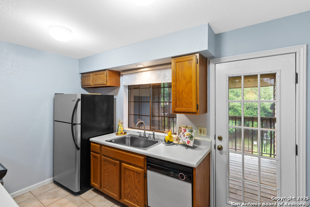 Image 12 of 44 For 8611 Datapoint 4