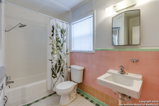 Image 25 of 35 For 118 Funston Pl
