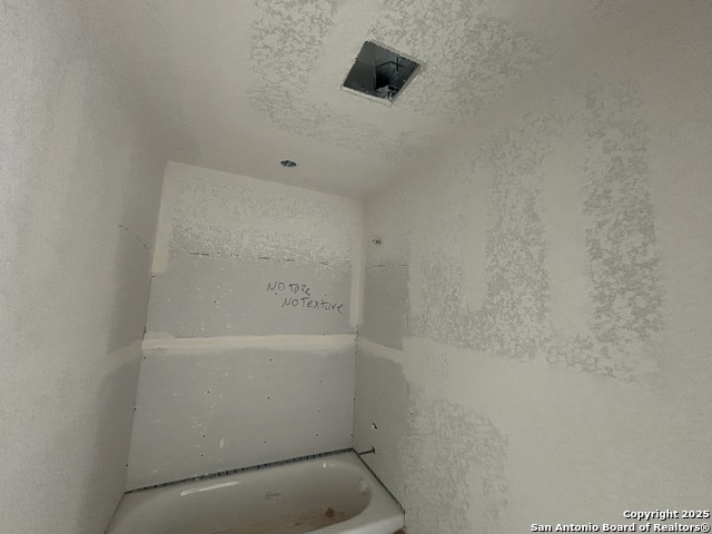 Listing photo id 31 for 12856 Red Apple Rd.