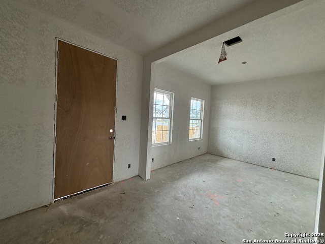 Listing photo id 7 for 12856 Red Apple Rd.