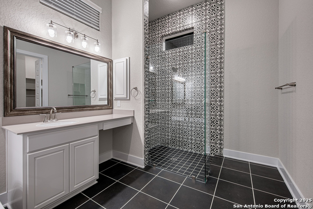 Listing photo id 11 for 524 Caliban