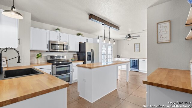 Listing photo id 3 for 8227 Coppergate