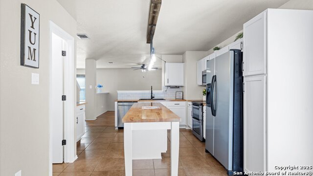 Listing photo id 5 for 8227 Coppergate